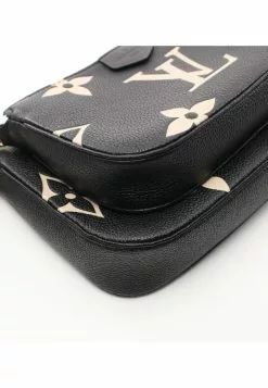 Pre-loved LOUIS VUITTON Multi Pochette Accessoires five-in-one 2 Colored Classic Monogram empreinte embossed Genuine Leather Shoulder Bag Black Beige 2 Way Style -Louis Vuitton Shop louis vuitton 8816 0581636 5