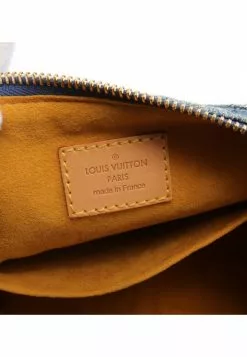 Pre-loved LOUIS VUITTON Baggy PM Old denim Shoulder Bag Genuine Leather Blue 13 Pre-loved LOUIS VUITTON Baggy PM Old denim Shoulder Bag Genuine Leather Blue -Louis Vuitton Shop louis vuitton 9078 8478736 4