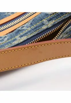 Pre-loved LOUIS VUITTON Baggy PM Old denim Shoulder Bag Genuine Leather Blue 15 Pre-loved LOUIS VUITTON Baggy PM Old denim Shoulder Bag Genuine Leather Blue -Louis Vuitton Shop louis vuitton 9079 8478736 6