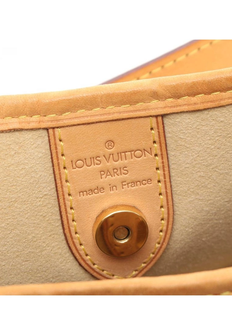 Pre-loved LOUIS VUITTON Galleria PM white checkered single Shoulder Bag PVC Genuine Leather white 6 Pre-loved LOUIS VUITTON Galleria PM white checkered single Shoulder Bag PVC Genuine Leather white - Image 4