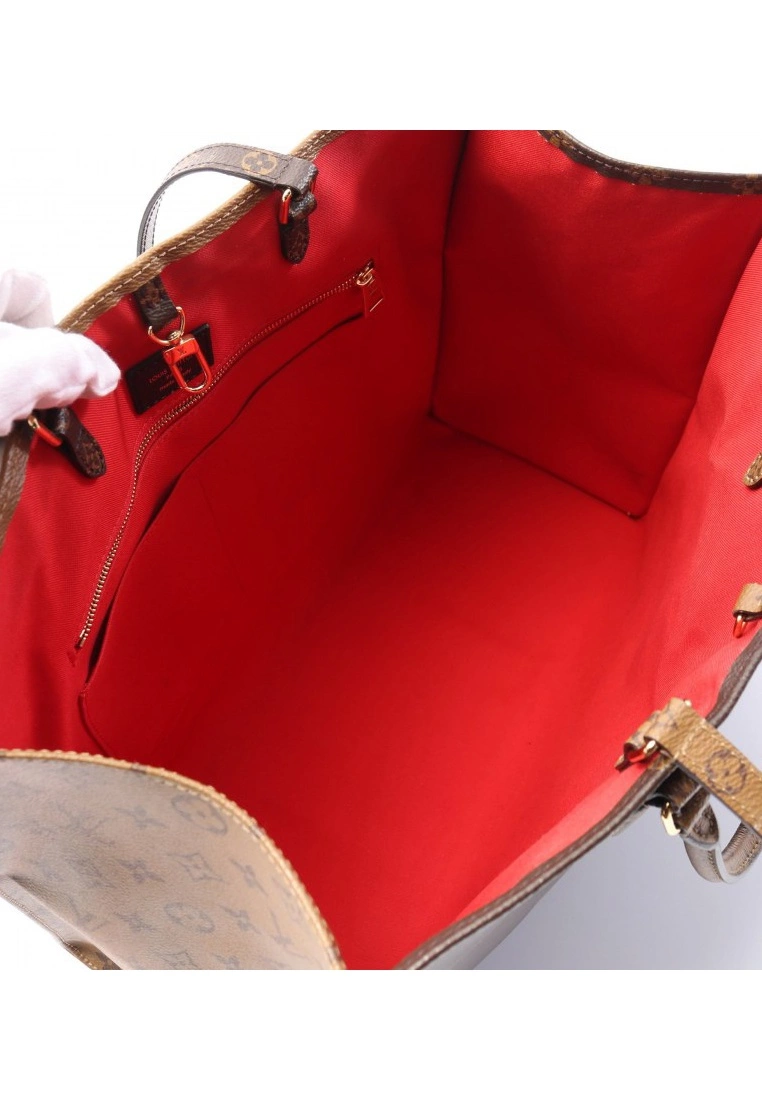 Pre-loved LOUIS VUITTON OnTheGo GM Old Flower Giant Reverse Shoulder Bag Tote Bag PVC Brown Beige 2 Way Style 5 Pre-loved LOUIS VUITTON OnTheGo GM Old Flower Giant Reverse Shoulder Bag Tote Bag PVC Brown Beige 2 Way Style - Image 3