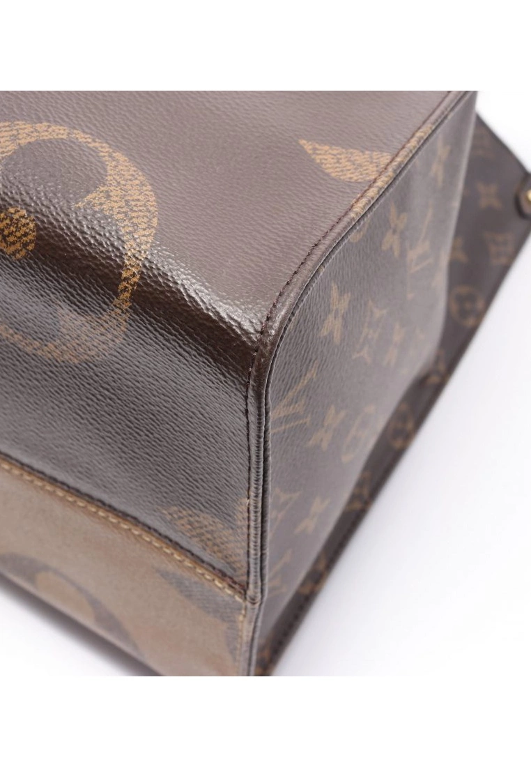 Pre-loved LOUIS VUITTON OnTheGo GM Old Flower Giant Reverse Shoulder Bag Tote Bag PVC Brown Beige 2 Way Style 7 Pre-loved LOUIS VUITTON OnTheGo GM Old Flower Giant Reverse Shoulder Bag Tote Bag PVC Brown Beige 2 Way Style - Image 5