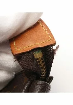 Pre-loved LOUIS VUITTON Pochette Accessoires Classic Monogram Handbag PVC Genuine Leather Brown 2 Way Style With Extra Bag Strap 14 Pre-loved LOUIS VUITTON Pochette Accessoires Classic Monogram Handbag PVC Genuine Leather Brown 2 Way Style With Extra Bag Strap -Louis Vuitton Shop louis vuitton 9151 2288736 5