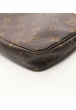 Pre-loved LOUIS VUITTON Pochette Accessoires Classic Monogram Handbag PVC Genuine Leather Brown 2 Way Style With Extra Bag Strap 15 Pre-loved LOUIS VUITTON Pochette Accessoires Classic Monogram Handbag PVC Genuine Leather Brown 2 Way Style With Extra Bag Strap -Louis Vuitton Shop louis vuitton 9152 2288736 6