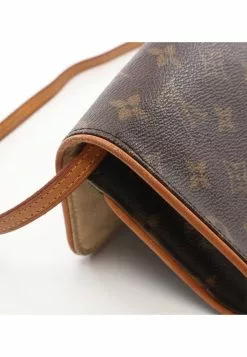 Pre-loved LOUIS VUITTON Pochette Twin GM Classic Monogram Shoulder Bag PVC Genuine Leather Brown -Louis Vuitton Shop louis vuitton 9156 9288736 8