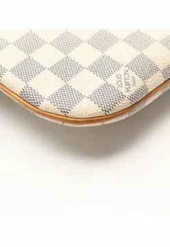 Pre-loved LOUIS VUITTON Pochette Bosphore white checkered Shoulder Bag PVC Genuine Leather white 14 Pre-loved LOUIS VUITTON Pochette Bosphore white checkered Shoulder Bag PVC Genuine Leather white -Louis Vuitton Shop louis vuitton 9160 1688736 5