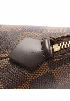 Pre-loved LOUIS VUITTON Pochette Cosmetic Pouch Black chessboard Cosmetic Pouch PVC Brown -Louis Vuitton Shop louis vuitton 9160 5288736 7