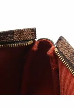 Pre-loved LOUIS VUITTON Trousse Make Up Black chessboard Handbag PVC Genuine Leather Brown 14 Pre-loved LOUIS VUITTON Trousse Make Up Black chessboard Handbag PVC Genuine Leather Brown -Louis Vuitton Shop louis vuitton 9191 4388736 5