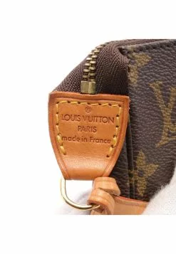 Pre-loved LOUIS VUITTON Pochette Accessoires Classic Monogram Handbag PVC Genuine Leather Brown -Louis Vuitton Shop louis vuitton 9343 2213836 4