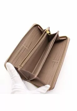 Pre-loved LOUIS VUITTON Classic Monogram empreinte embossed Rounded corner zipper long Genuine Leather Wallet Beige 12 Pre-loved LOUIS VUITTON Classic Monogram empreinte embossed Rounded corner zipper long Genuine Leather Wallet Beige -Louis Vuitton Shop louis vuitton 9530 6208836 3