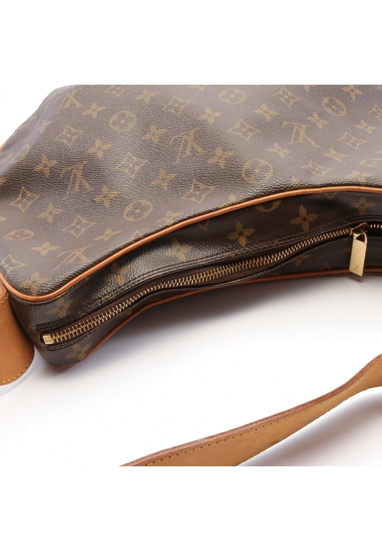 Pre-loved LOUIS VUITTON Croissant GM Classic Monogram Shoulder Bag PVC Genuine Leather Brown 9 Pre-loved LOUIS VUITTON Croissant GM Classic Monogram Shoulder Bag PVC Genuine Leather Brown - Image 7