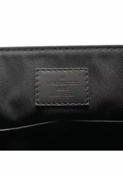 Pre-loved LOUIS VUITTON TAKE Off Genuine Leather Shoulder Bag Black 10 Pre-loved LOUIS VUITTON TAKE Off Genuine Leather Shoulder Bag Black -Louis Vuitton Shop louis vuitton 9651 1003936 4